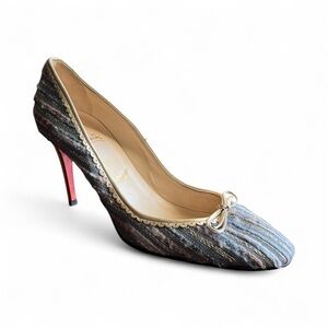 Christian Louboutin Gray Bouclé Round Toe Bow Pumps Size 40.5 Rare Style